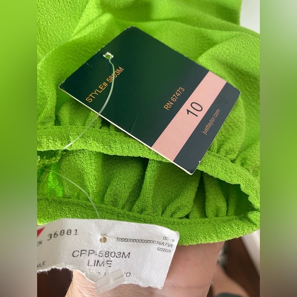 JUST…TAYLOR NWT Vibrant Lime Green V-Neck Dress - Picture 4 of 7